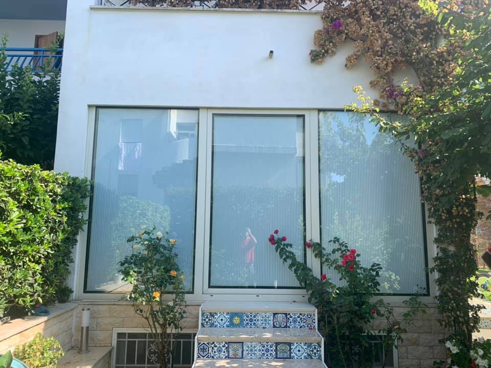 Шторы плиссе - вид с улицы