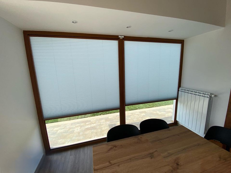 Шторы плиссе на больших окнах