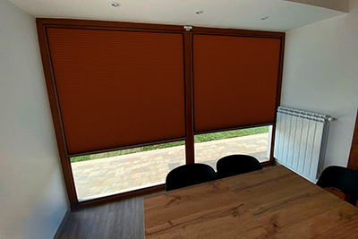 Коричневая штора