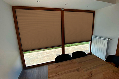 Темно-бежевая штора