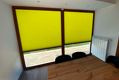 Светло-жёлтая штора