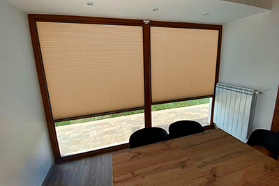 Темно-бежевая штора