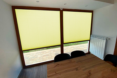 Желтая штора