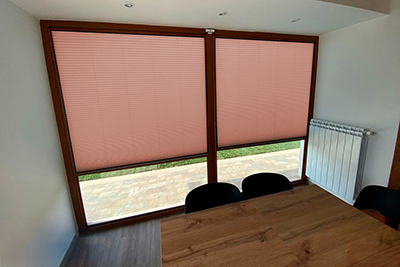 Розовая штора