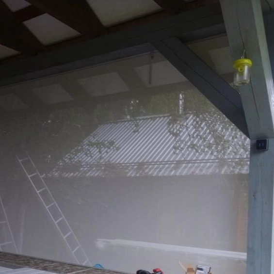 Защитная штора на беседке с мангальной зоной - вид изнутри