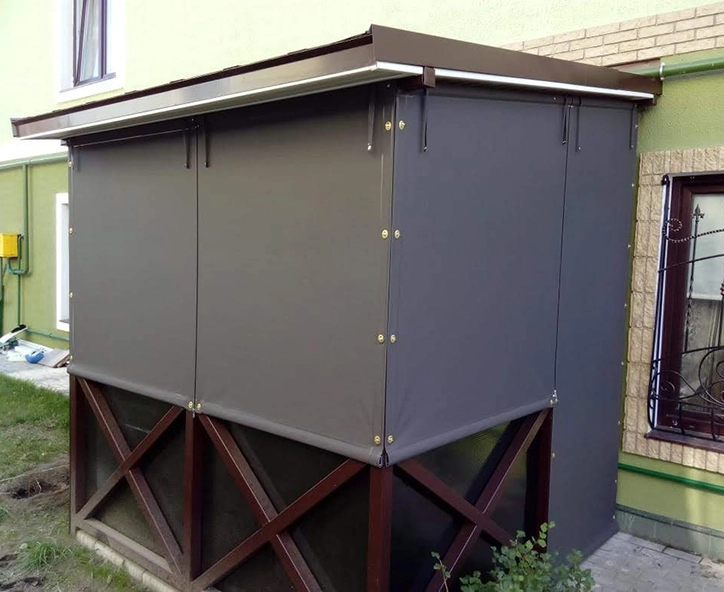 Защитная штора на беседке