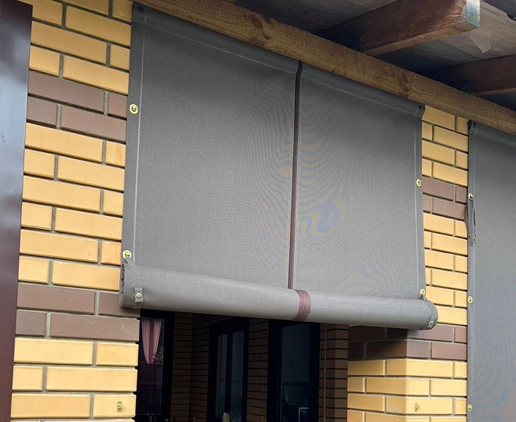 Защитная штора на беседке