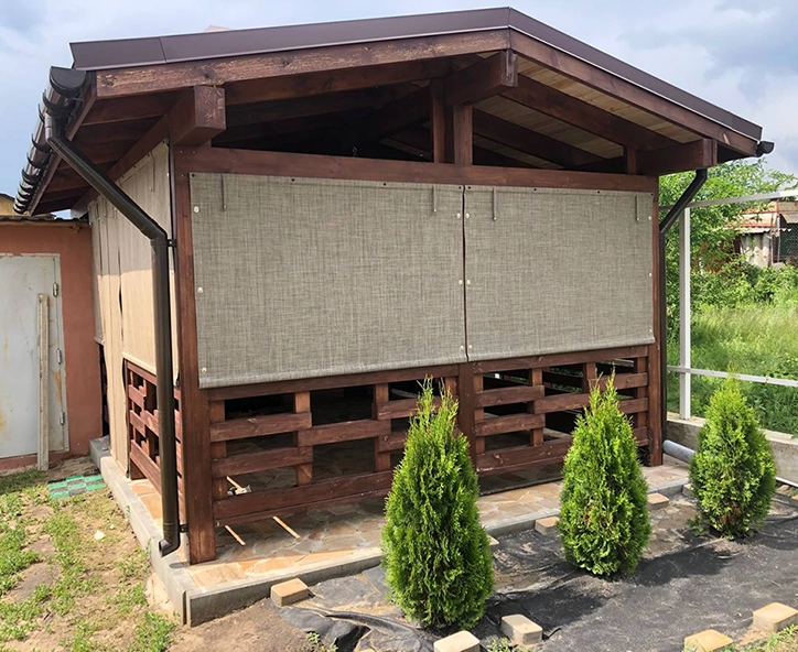 Защитная штора на беседке