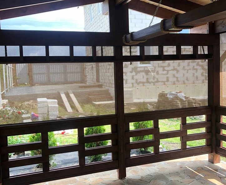 Защитная штора на беседке - вид изнутри