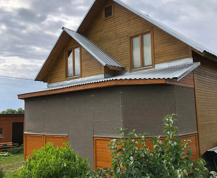 Защитная штора на доме