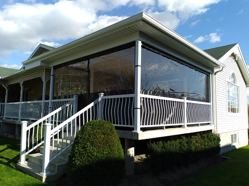 Прозрачные мягкие окна на веранде