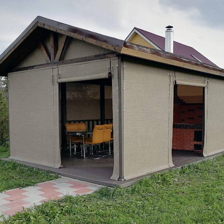 Защитные шторы на беседке