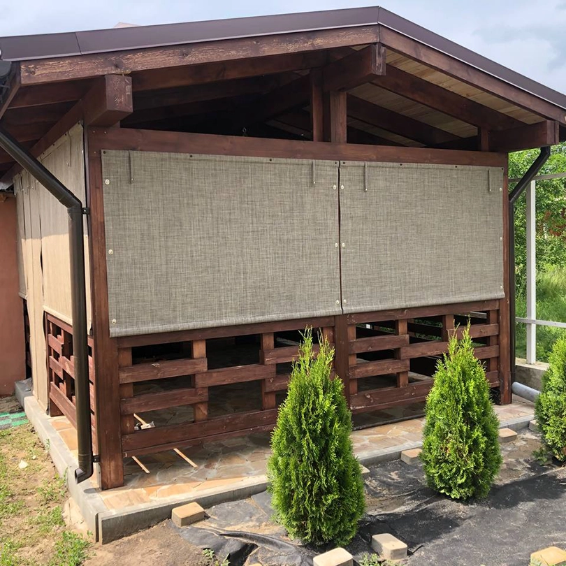 Защитные шторы на беседке