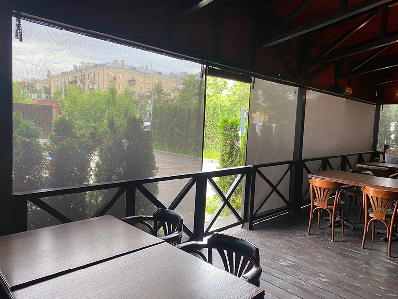 Защитные шторы в летнем кафе
