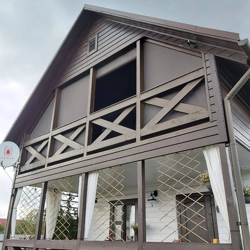 Защитные шторы на веранде дома