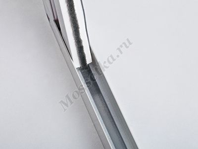 Паз для удаления грязи на москитной сетке плиссе