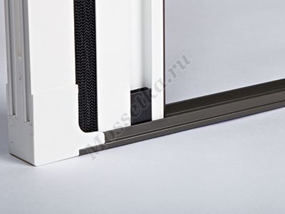 Низкий порог москитной сетки плиссе SharkNet