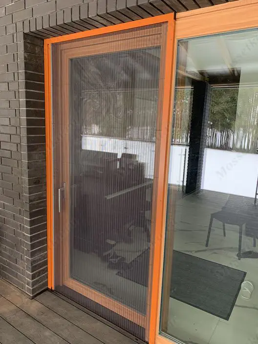 Сетка плиссе c профилем под дерево