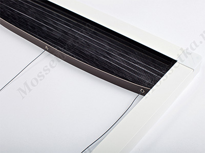 Люверсы из нержавеющего металла на москитной сетке плиссе