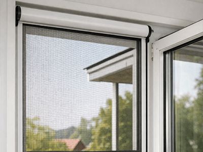 Рулонные москитные сетки: плюсы, правила выбора и установки