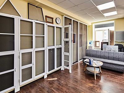 Виды москитных сеток на пластиковые окна: как правильно выбрать